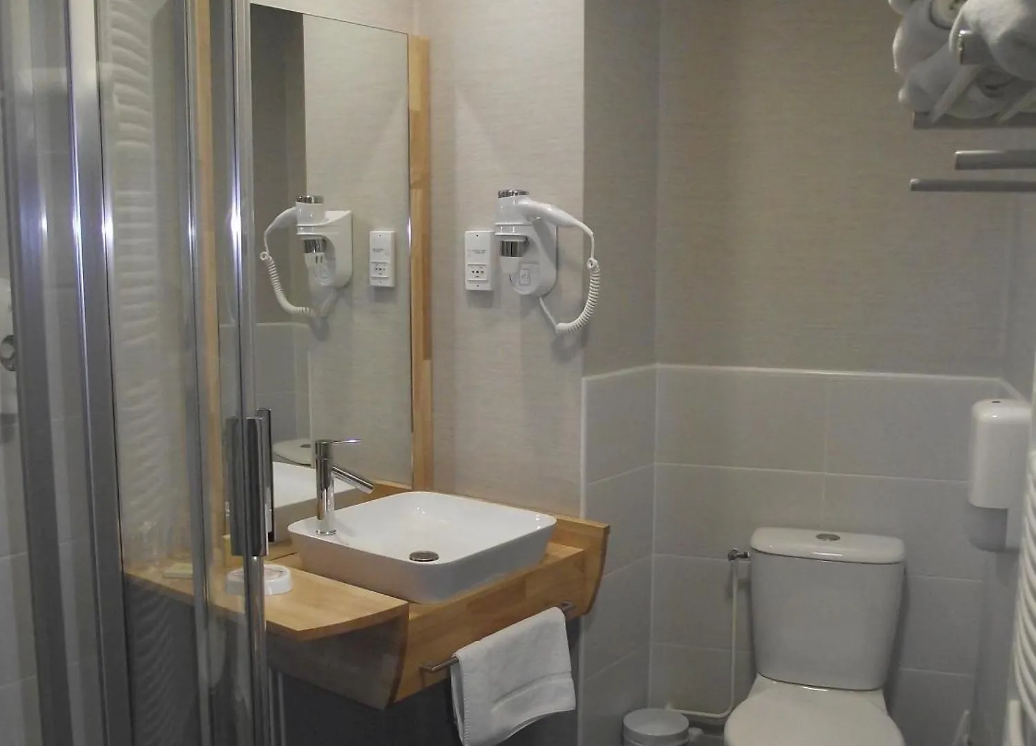 Logis Hotel Des Bourbons Монлюсон 3*,