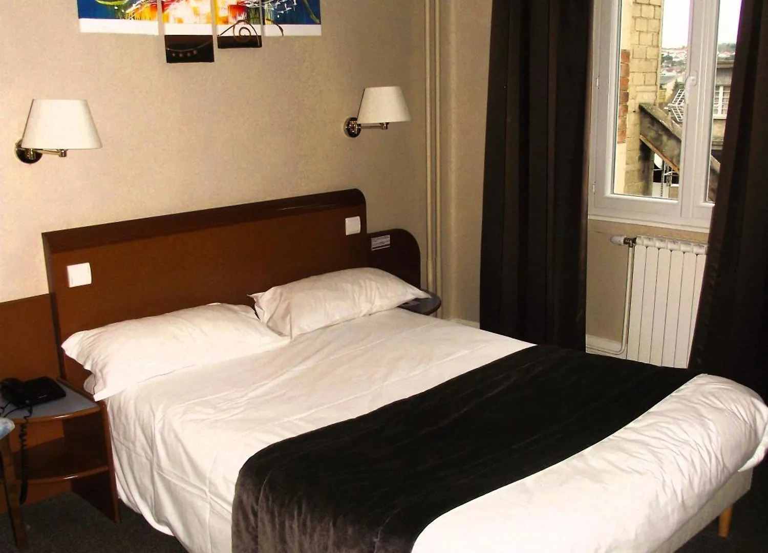 Logis Hotel Des Bourbons Монлюсон