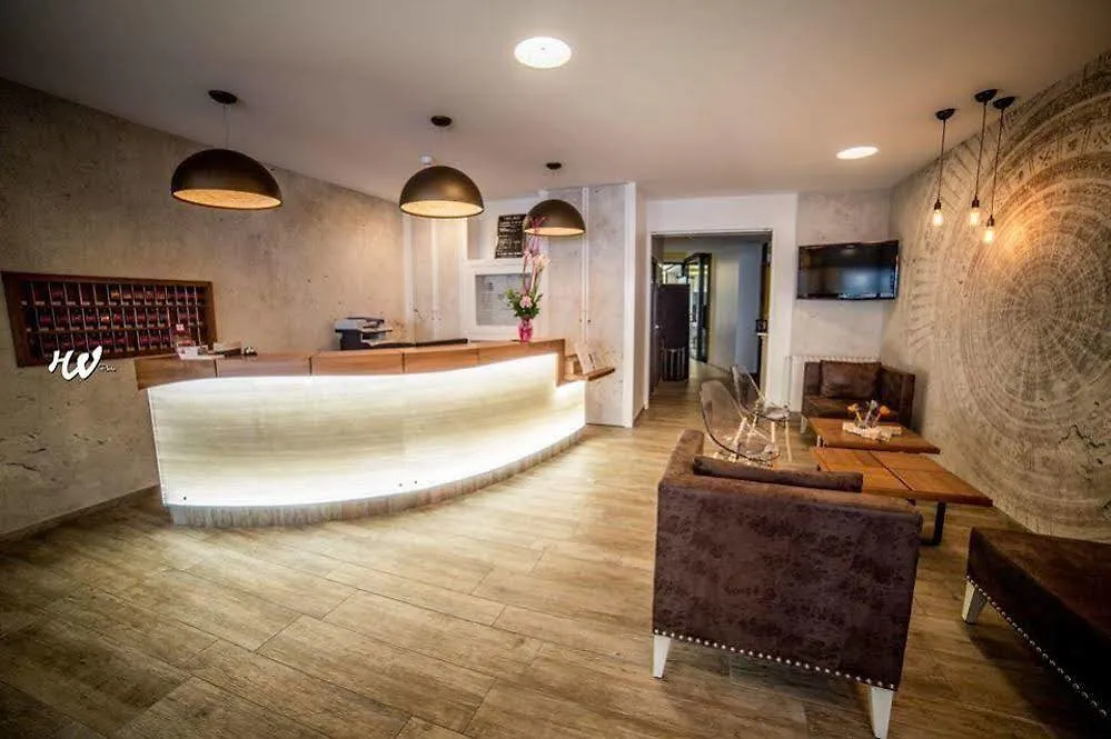 Logis Hotel Des Bourbons Монлюсон